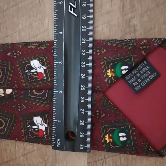 3/$15 Looney Tunes Tie - Picture 6 of 6